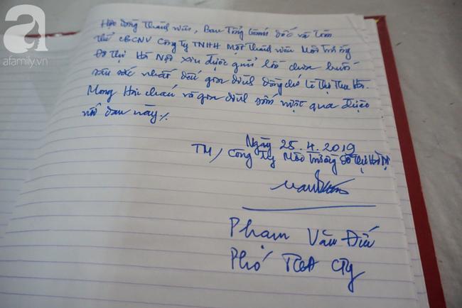 Con trai khóc ngất, mẹ già ngã quỵ bên linh cữu của nữ lao công bị ô tô điên tông chết ở Hà Nội khiến ai cũng xót xa-15