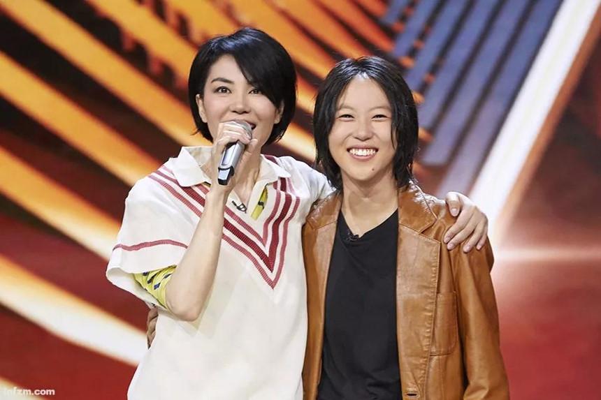 Hai con gái Vương Phi bỏ học, công khai đồng tính và sống đời sang chảnh-4