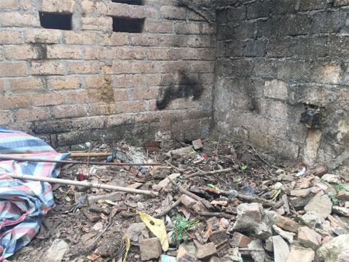 Vụ bác rể sát hại cháu trai 8 tuổi ở Hà Nội: Thi thể bị buộc chặt trong bao tải, chôn sâu trong đống gạch đá-2