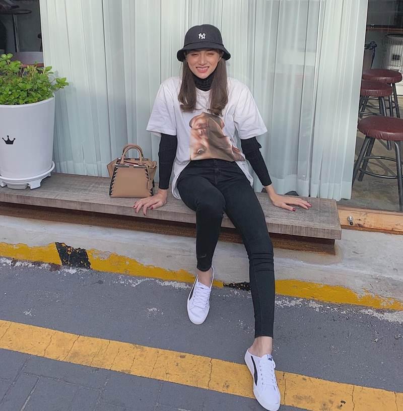 Hà Hồ - Kỳ Duyên diện bikini phô trọn vòng 3 bốc lửa trong khi Angela Phương Trinh kín đáo như nữ sinh-6