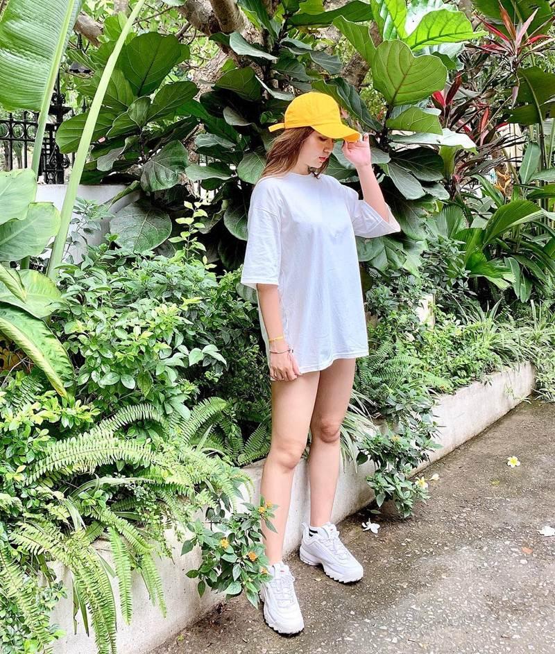 Hà Hồ - Kỳ Duyên diện bikini phô trọn vòng 3 bốc lửa trong khi Angela Phương Trinh kín đáo như nữ sinh-7