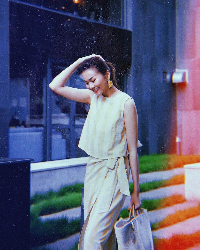 Hà Hồ - Kỳ Duyên diện bikini phô trọn vòng 3 bốc lửa trong khi Angela Phương Trinh kín đáo như nữ sinh-11