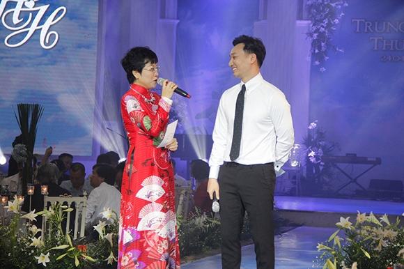 Sau ồn ào chê Thảo Vân - Thành Trung dẫn đám cưới thớ lợ giả dối, Trần Lực khuyến khích anti-fan block mình-2
