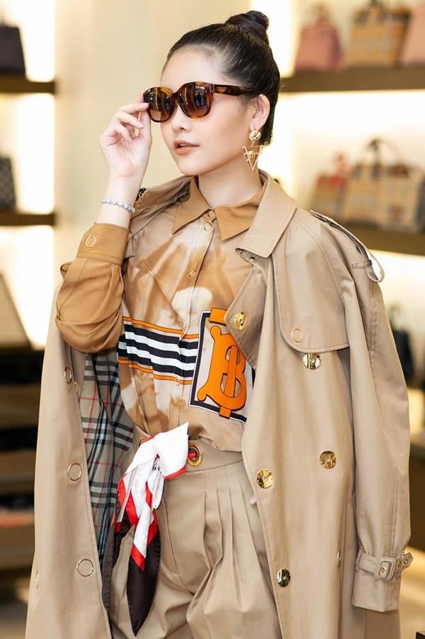 Lộ eo con kiến cùng cơ bụng săn chắc nhưng Lê Âu Ngân Anh gây bất ngờ khi cho biết điều này!-10