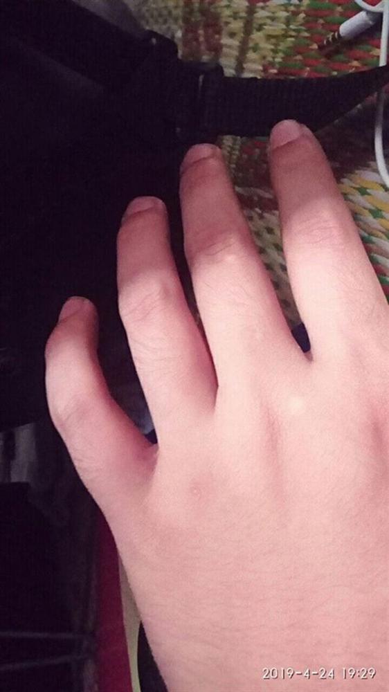 Thử sơn móng cho bạn trai, cô gái phát điên khi thấy chân tay người ấy thon thả hơn mình-6