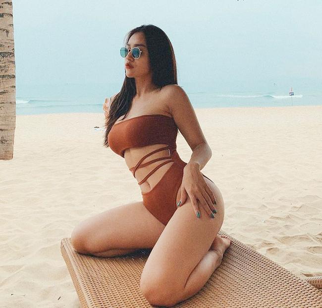 Vợ Khắc Việt, nữ DJ Điện Biên... mặc áo tắm nóng bỏng chào hè-6