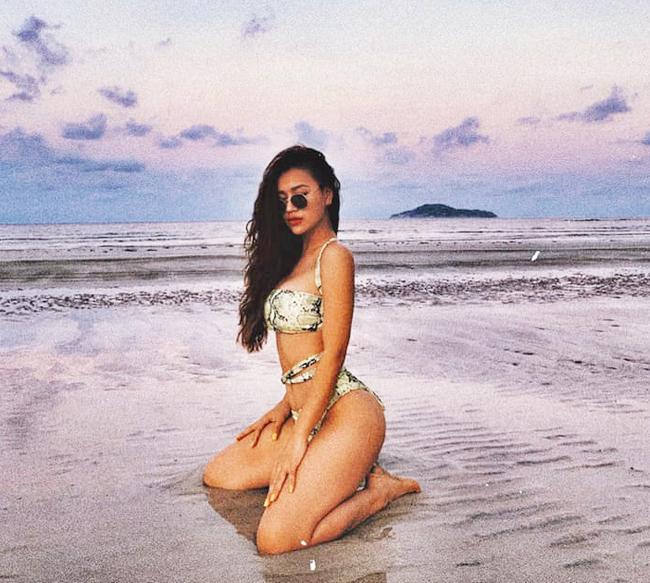 Vợ Khắc Việt, nữ DJ Điện Biên... mặc áo tắm nóng bỏng chào hè-9