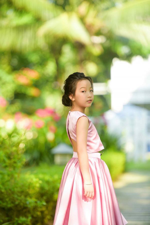 Vẻ đẹp trong trẻo sương mai của mẫu nhí Anh Thư-3