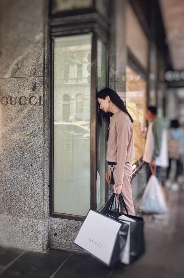 Đi lưu diễn mà shopping như đi buôn, BB Trần bất ngờ bị giữ lại Úc vì lý do chẳng ai ngờ-6