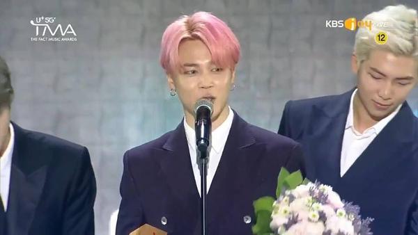 Lý do phũ phàng khiến RM bật cười trong màn phát biểu nhận daesang của Jimin tại The Fact Music Awards-2