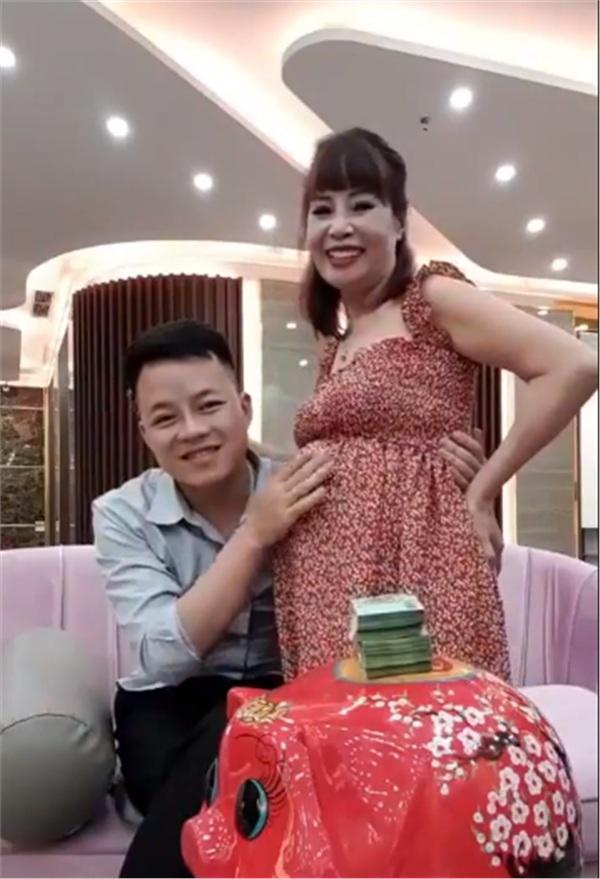 Hé lộ hình ảnh mới nhất bóc trần chuyện cô dâu 62 tuổi ở Cao Bằng đang mang thai chỉ là trò diễn tuồng-1