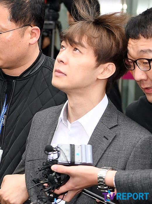 Hoàng tử gác mác Park Yoochun bị cảnh sát còng tay áp giải và ước tính 7 năm tù giam-8