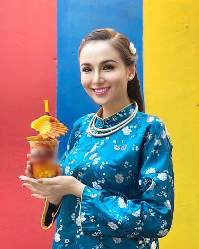 Hoa hậu Diễm Hương làm lố khi mặc áo dài và trang điểm lồng lộn để phục vụ sinh tố-1
