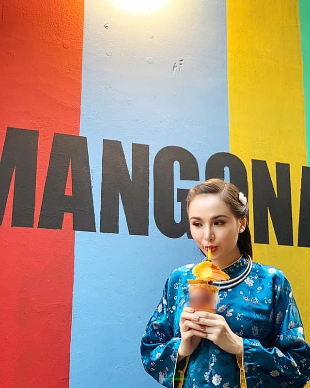 Hoa hậu Diễm Hương làm lố khi mặc áo dài và trang điểm lồng lộn để phục vụ sinh tố-2