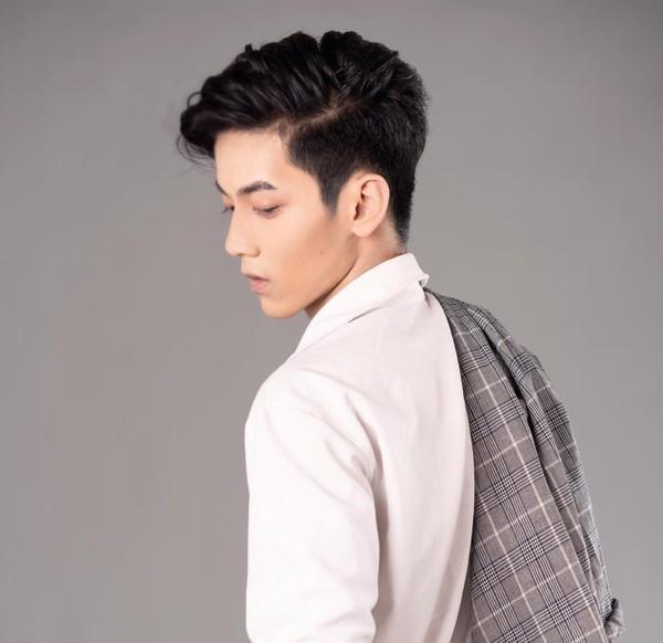 Xuất hiện ‘lấp ló’ gần… 2 giây, chàng người hầu trong MV mới của Chi Pu được cư dân mạng ráo riết tìm info-8