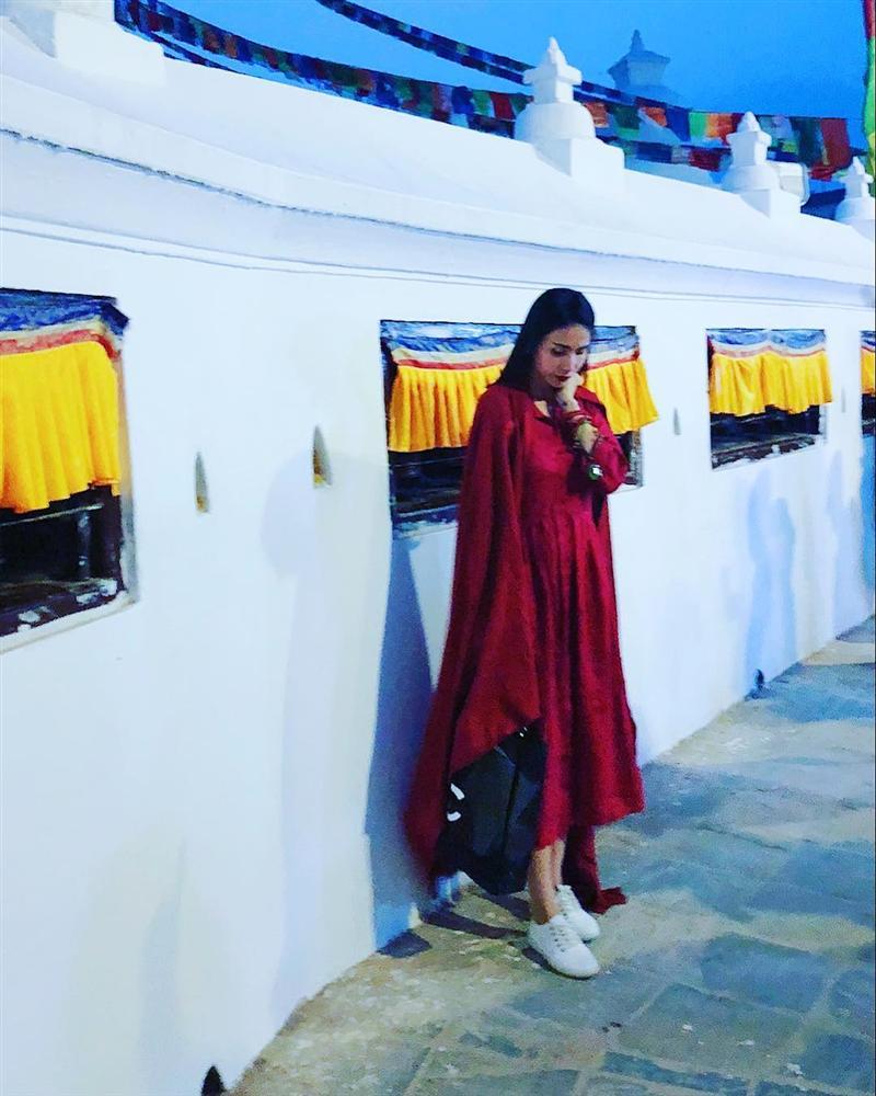 Đang bận bịu trông con nhưng hoa hậu Đặng Thu Thảo vẫn tranh thủ một phút để sống ảo-10