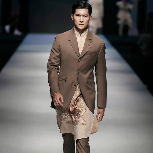 Chàng thị vệ 9X: Mình bị dị ứng vì đội mưa che ô cho Chi Pu-7