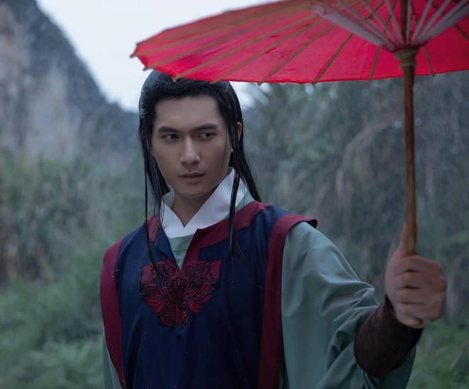 Chàng thị vệ 9X: Mình bị dị ứng vì đội mưa che ô cho Chi Pu-3