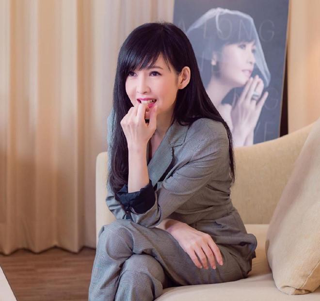 Châu Huệ Mẫn: Tôi thà sống với 20 con mèo còn hơn sinh một đứa trẻ-1