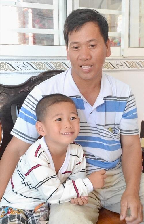 Bị văng ra khỏi bụng mẹ, mất một chân sau vụ tai nạn thảm khốc, thai nhi ở An Giang thay đổi ra sao sau 3 năm?-6