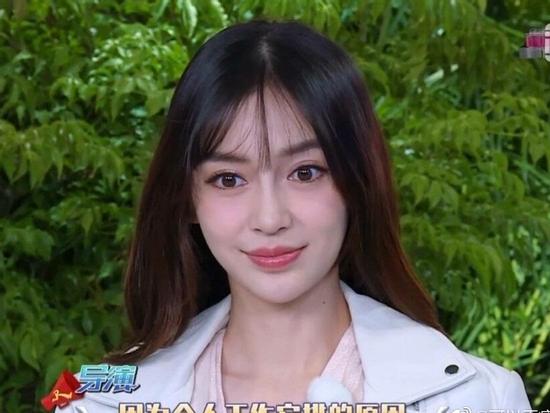 Angela Baby lộ gương mặt méo xệch, mắt to như hai con ốc nhồi nhìn chẳng khác nào búp bê hư