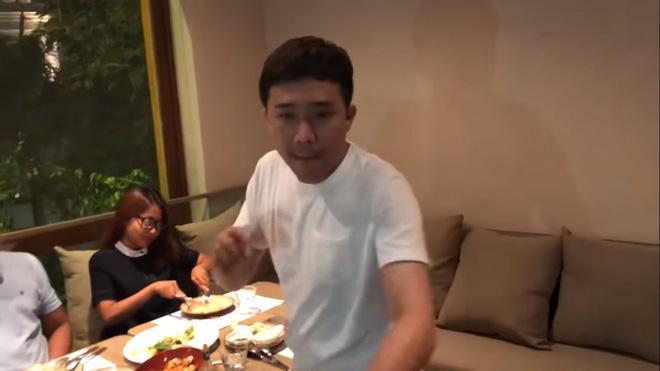 Lộ diện em trai Hari Won và bạn gái người Việt trong bữa ăn cùng Trấn Thành-4