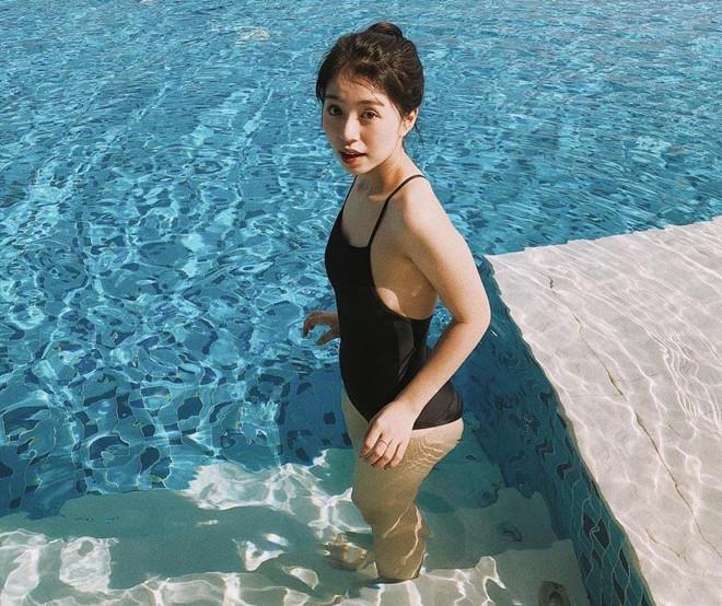 Hot girl Việt rủ nhau diện bikini, khoe dáng gợi cảm ngày nắng nóng-1