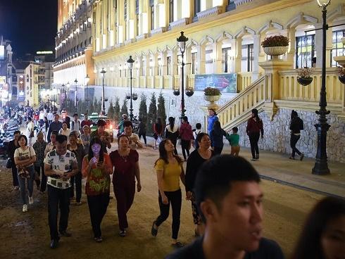 Du khách thản nhiên phá hủy khối thạch nhũ hàng triệu năm tuổi về làm kỷ niệm-2