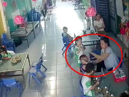Đình chỉ cô giáo đánh vào đầu trẻ vì không nuốt kịp ở Long An