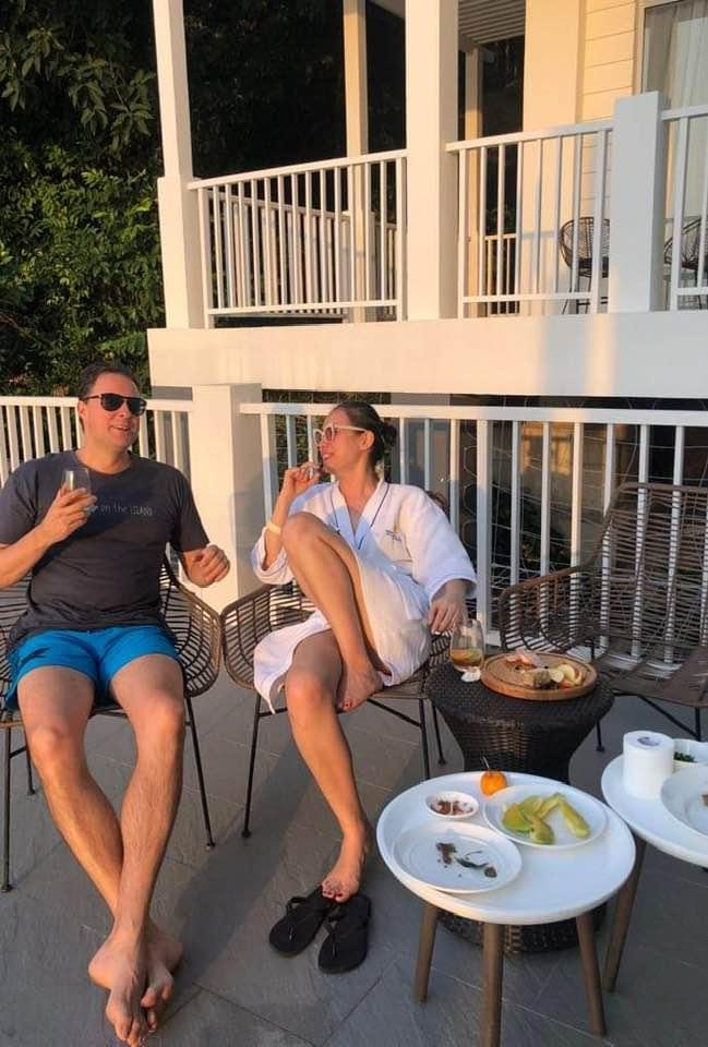 Chia tay người chồng tù tội, Hoa hậu Việt Nam lệch chuẩn nhất tận hưởng hôn nhân thứ hai đẹp như mơ giữa trời tây-9