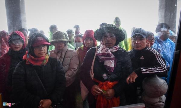 Du khách tận hưởng giá lạnh 13 độ C giữa kỳ nghỉ lễ ở Sa Pa-3