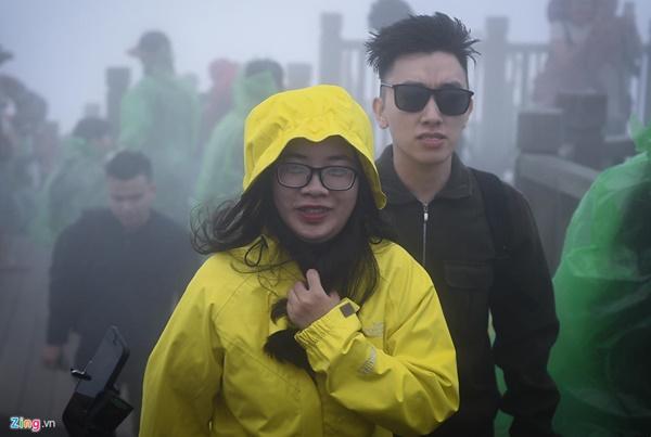 Du khách tận hưởng giá lạnh 13 độ C giữa kỳ nghỉ lễ ở Sa Pa-5