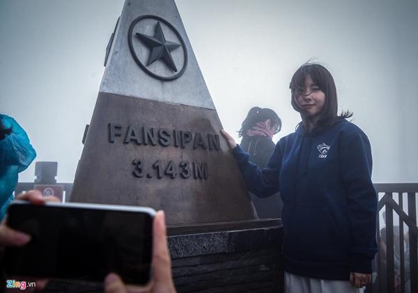 Du khách tận hưởng giá lạnh 13 độ C giữa kỳ nghỉ lễ ở Sa Pa-6