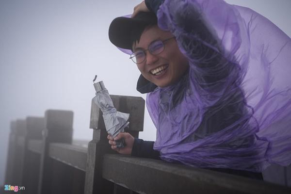 Du khách tận hưởng giá lạnh 13 độ C giữa kỳ nghỉ lễ ở Sa Pa-8