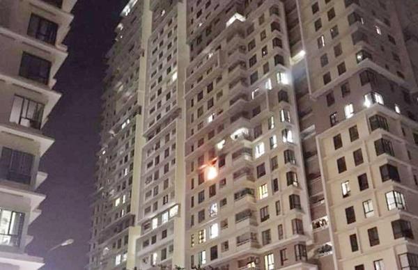 Cháy chung cư The Eratown ở Sài Gòn, mọi người đập cửa tháo chạy-1