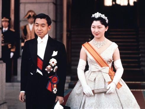Chuyện tình thế kỷ của Nhật hoàng Akihito và Hoàng hậu Michiko