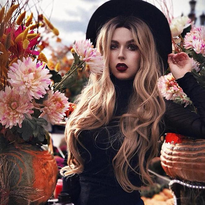 Nữ cosplayer 9X gợi cảm, có khả năng hóa trang y hệt bản gốc-9