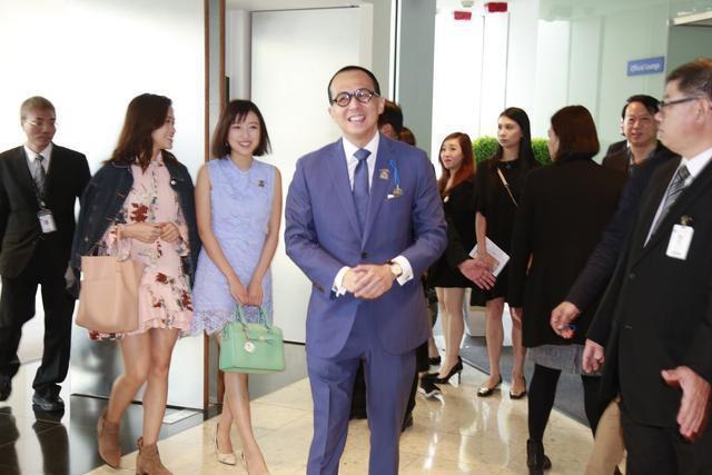 Tỷ phú Hong Kong bỏ bê các con vì say đắm á hậu đáng tuổi cháu-2