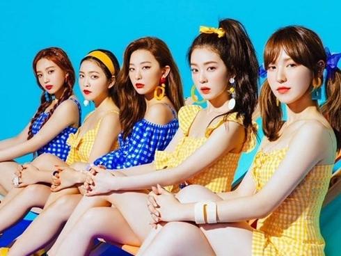 Hậu biểu diễn ở Việt Nam, Red Velvet lo lắng khi liên tiếp bị fan cuồng quấy rối khi đang livestream