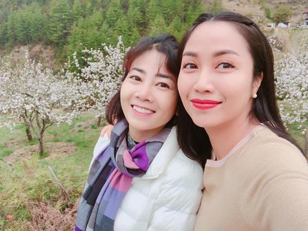 Ốc Thanh Vân – Mai Phương giải thích hộ từ bạn thân: Vượt qua nghịch cảnh, dắt tay nhau đi du lịch, rồi có lúc òa khóc như hai đứa trẻ-3