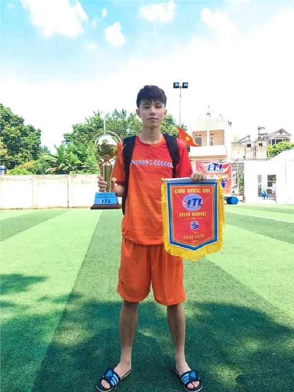 Nam thần thanh xuân của bao cô gái đã xuất hiện: Điển trai, hiền lành, đá bóng giỏi-5