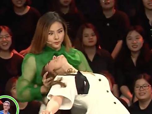 Vân Trang bị đồng nghiệp chê thiển cận-4