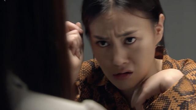 Bị tống giam vào tù, tiểu tam Phương Oanh nổi điên lao vào đánh nàng dâu Lan Phương-1