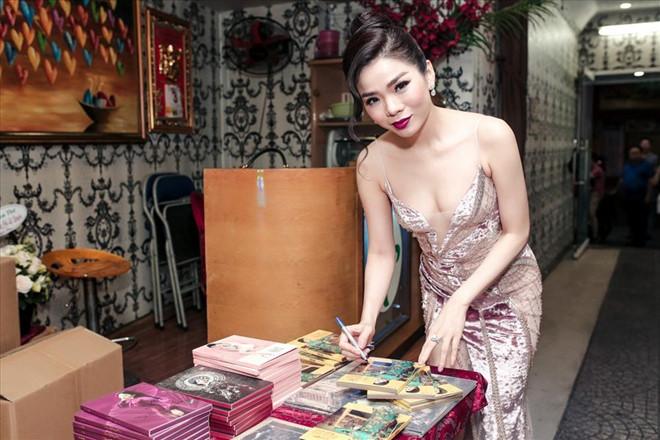 Lệ Quyên phản hồi khi bị chê đứng bán đĩa trong chuyến lưu diễn-1