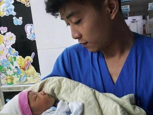 Cô gái bỏ lại con cùng lá thư nhờ chủ nhà nghỉ nuôi hộ-4