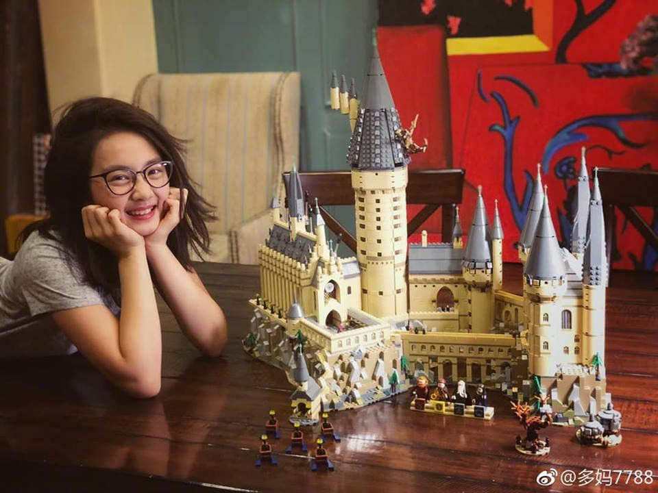 Sao nhí Bố ơi mình đi đâu thế gây chú ý khi lớn lên quá xinh đẹp, sở hữu đôi chân dài miên man-16