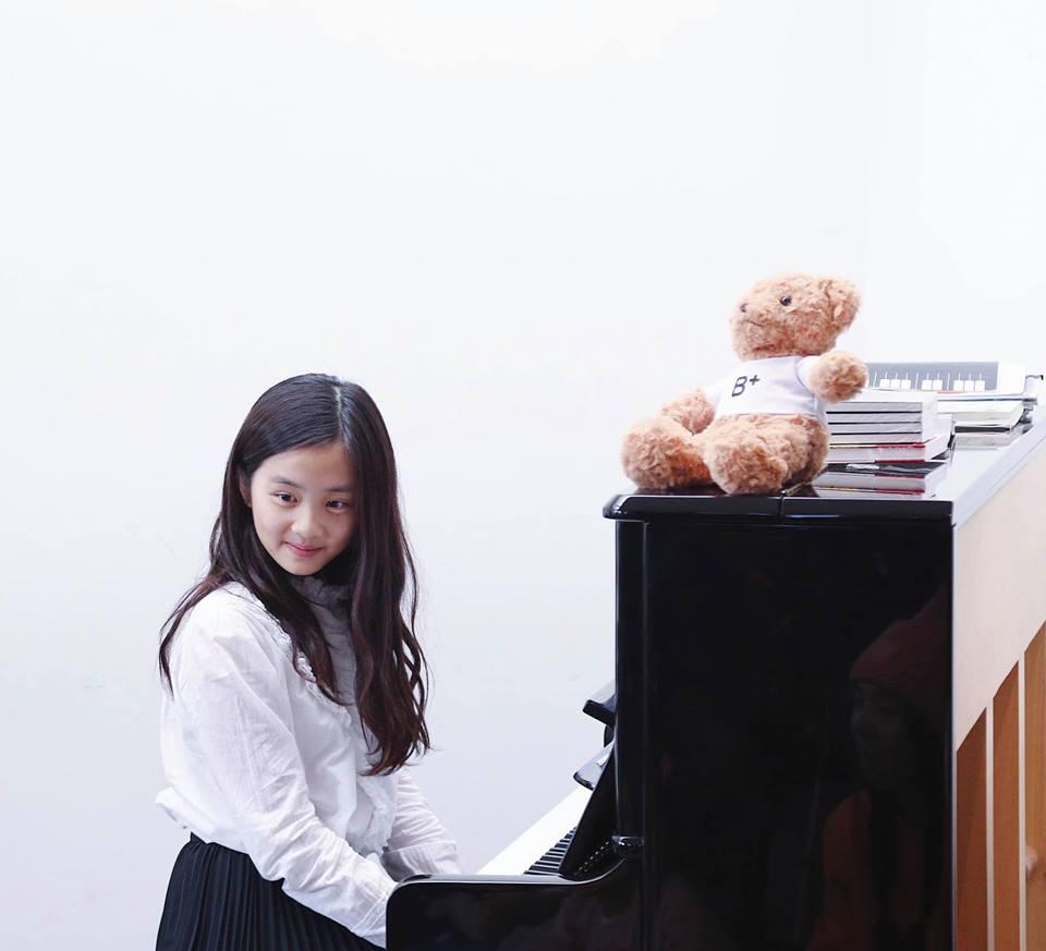 Sao nhí Bố ơi mình đi đâu thế gây chú ý khi lớn lên quá xinh đẹp, sở hữu đôi chân dài miên man-9