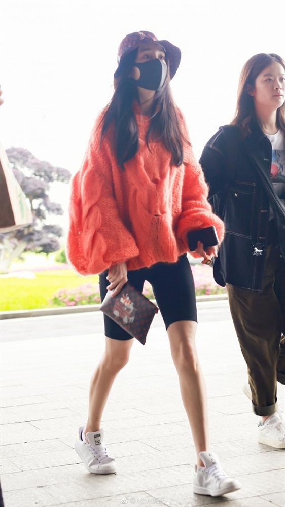 Mặc đồ trên đông dưới hè, Dương Mịch ngay lập tức lên hot search-2