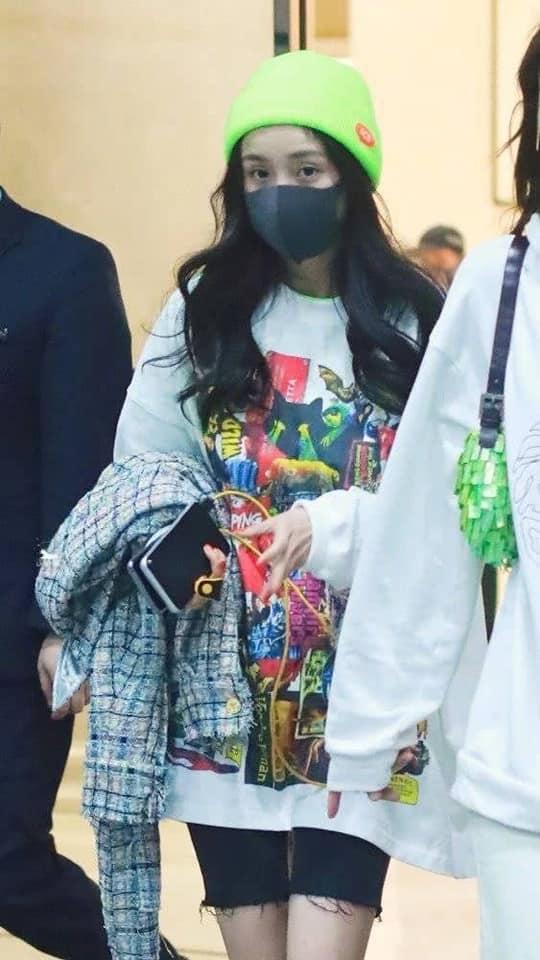 Mặc đồ trên đông dưới hè, Dương Mịch ngay lập tức lên hot search-4