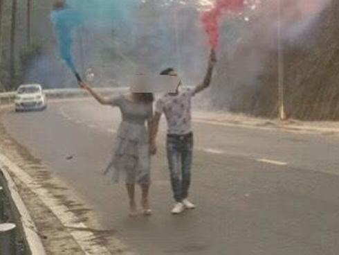 Đốt pháo ăn mừng xe mới, cô gái thiêu trụi cả ô tô của người khác-2